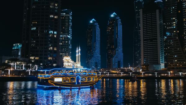 Visiter dubai : explorez les merveilles d'une ville futuriste